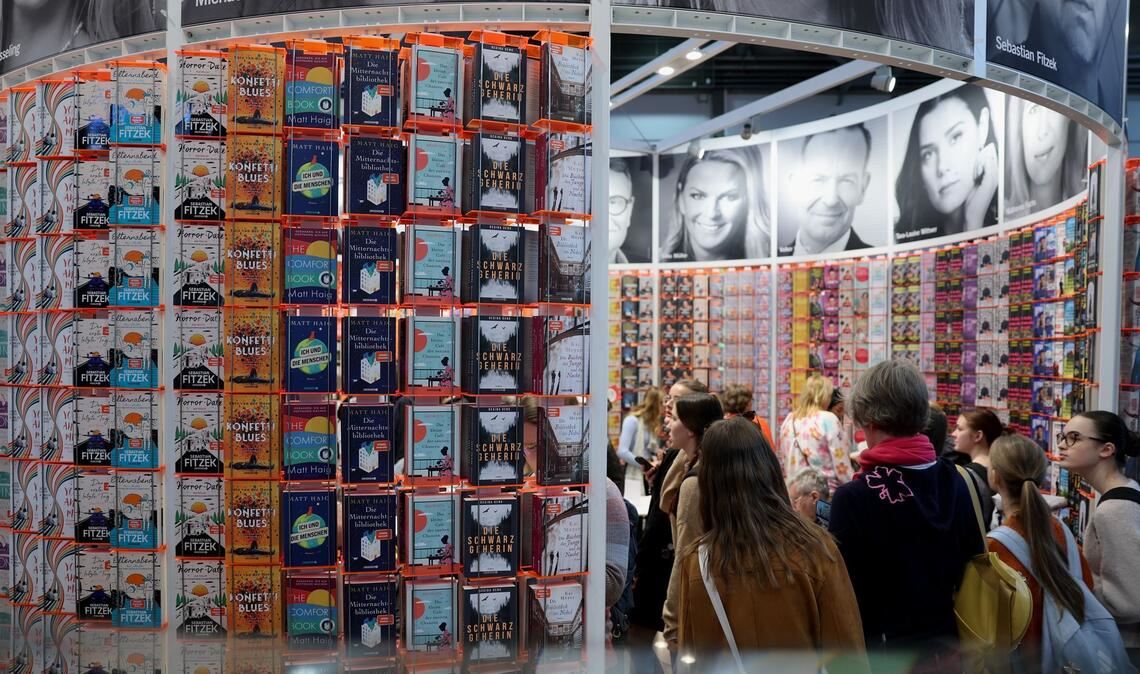 Buchmesse Leipzig gestartet: Besucher entdecken Neuheiten