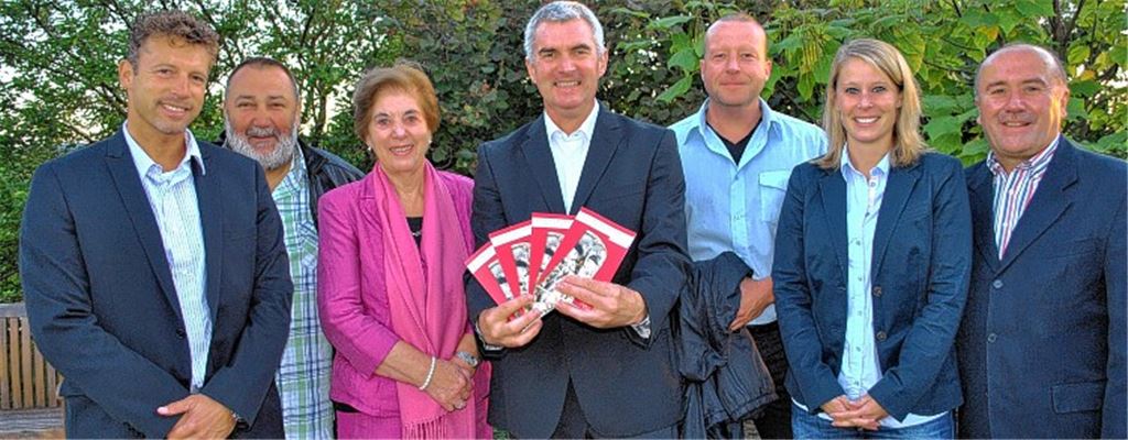 Buchpräsentation mit Verlegerin, Autor und Ideengebern (v.li.): Frank Otruba, Albert Jaufmann, Brigitte Wetzel, Burkhard Metzger, Ulrich Arzt, Anna-Katrin Müller und Wolfgang Schick.