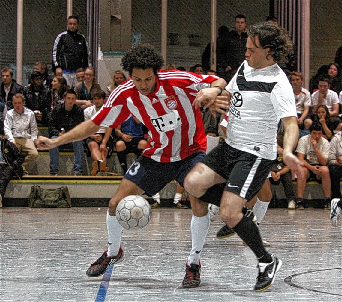 Budenzauber an Weihnachten: Durch das Hallenfußballturnier um den Adler Cup sind die Formel1-Freunde Wiernsheim in der Region bekannt. Doch nun stellt der Verein die Veranstaltung aus mehreren Gründen ein. Archivfoto: Eigner