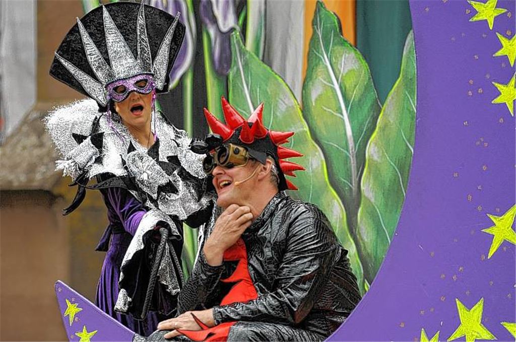 Bühne frei!, heißt es ab morgen wieder im Maulbronner Klosterhof. Auch die nächste Freilichtsaison 2013 ist gesichert. Die weitere Zukunft der Theaterreihe unter freiem Himmel ist jedoch unklar und hängt stark von der künftigen Bezuschussung der Klosterkonzerte ab.  Fotomoment