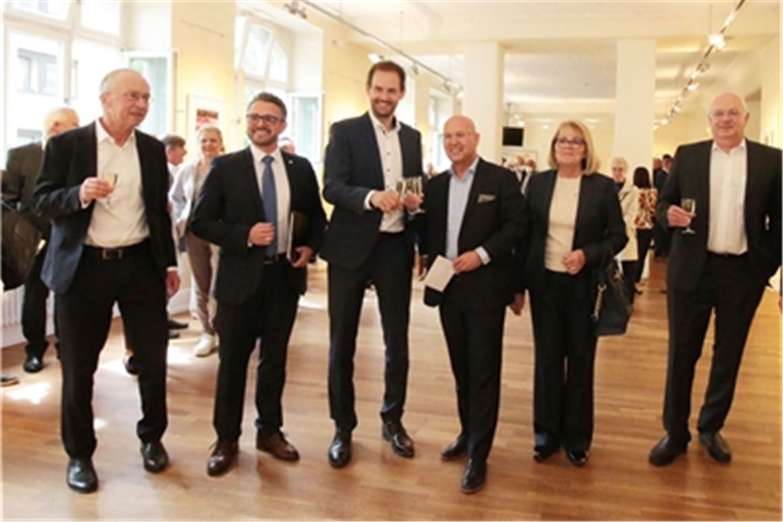 Eine Investition in die Menschen Bürgermeister Frank Fillbrunn (v.li.), OB Peter Boch, Landrat Bastian Rosenau, Caritas-Geschäftsführer Frank Johannes Lemke, Gisela Goldmann (stellvertretende Aufsichtsratsvorsitzende) und Festredner Professor Dr. Stefan Sell. Foto: Wacker