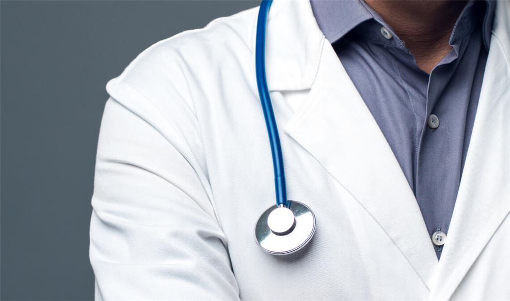 Bürgermeister Matthias Enz schaltet sich ins Ringen um Patientenakten nach plötzlicher Praxisschließung ein. Foto: Archiv/stokkete - stock.adobe.com