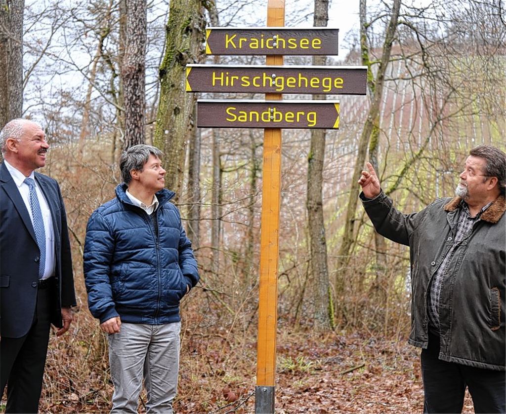 Neue Tafeln weisen Besuchern den Weg