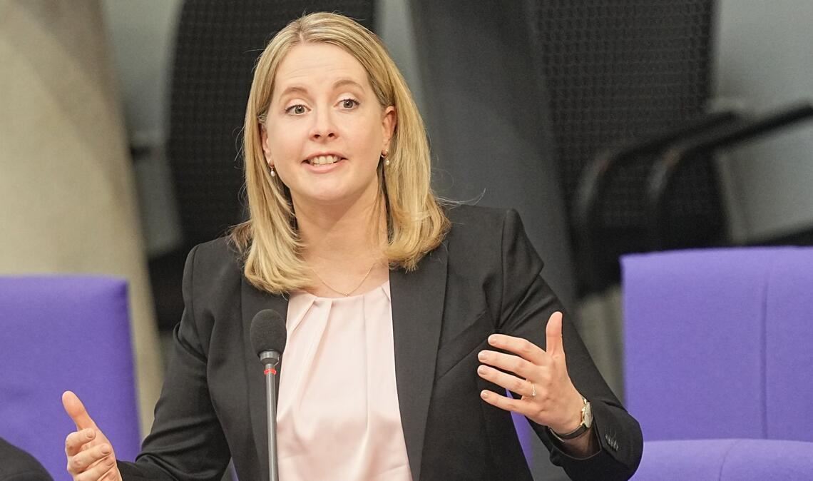 Bundesbauministerin Verena Hubertz (SPD) will mit einer Reihe von Maßnahmen, darunter der Bau-Turbo, den Wohnungsbau ankurbeln