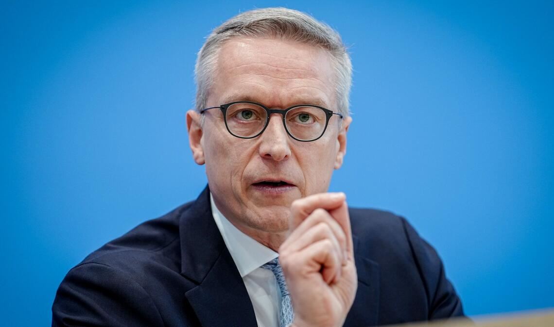 Bundesdigitalminister Karsten Wildberger (CDU) nennt den Glasfaserausbau im Land Chefsache.