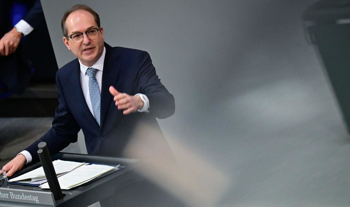 Bundesinnenminister Alexander Dobrindt (CSU) lobte die eigene Migrationspolitik als Erfolg.