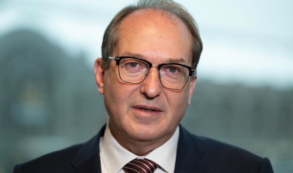 Bundesinnenminister Alexander Dobrindt (CSU) will mehr Rückführungen nach Syrien. (Archvfoto)