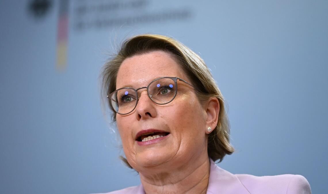 Bundesjustizministerin Stefanie Hubig (SPD) will Banden, die Umweltkriminalität zum Geschäftsmodell gemacht haben, härter bestrafen. (Archivbild)