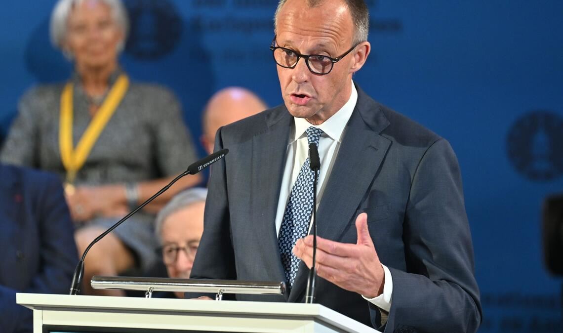 Bundeskanzler Friedrich Merz (CDU) hat bei der Karlspreis-Verleihung in Aachen Reformen angemahnt.