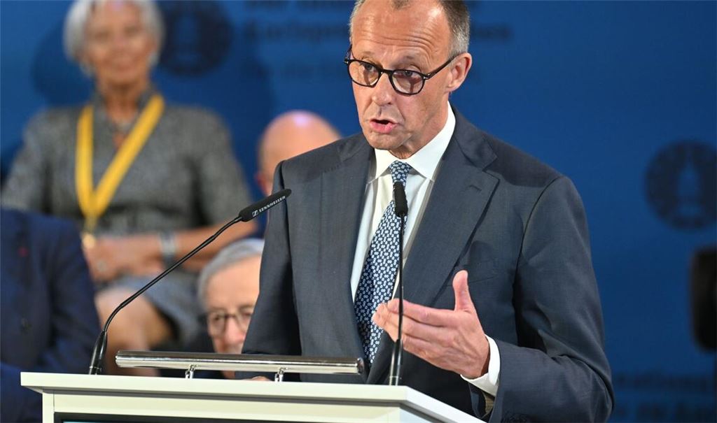 Bundeskanzler Friedrich Merz (CDU) hat bei der Karlspreis-Verleihung in Aachen Reformen angemahnt.