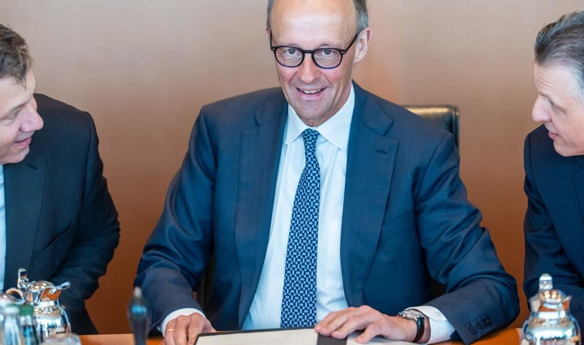 Bundeskanzler Friedrich Merz (CDU) und sein Kabinett haben im ersten Jahr einige Gesetze auf den Weg gebracht. (Archivfoto)