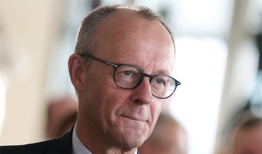 Bundeskanzler Friedrich Merz berät am Abend mit Regierungschefs anderer europäischer Länder (Archivbild).