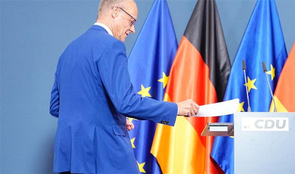 Bundeskanzler Friedrich Merz und seiner CDU droht bei der Landtagswahl die Mega-Pleite. Laut einer aktuellen Hochrechnung droht der Kanzler-Partei das Aus im Landtag.