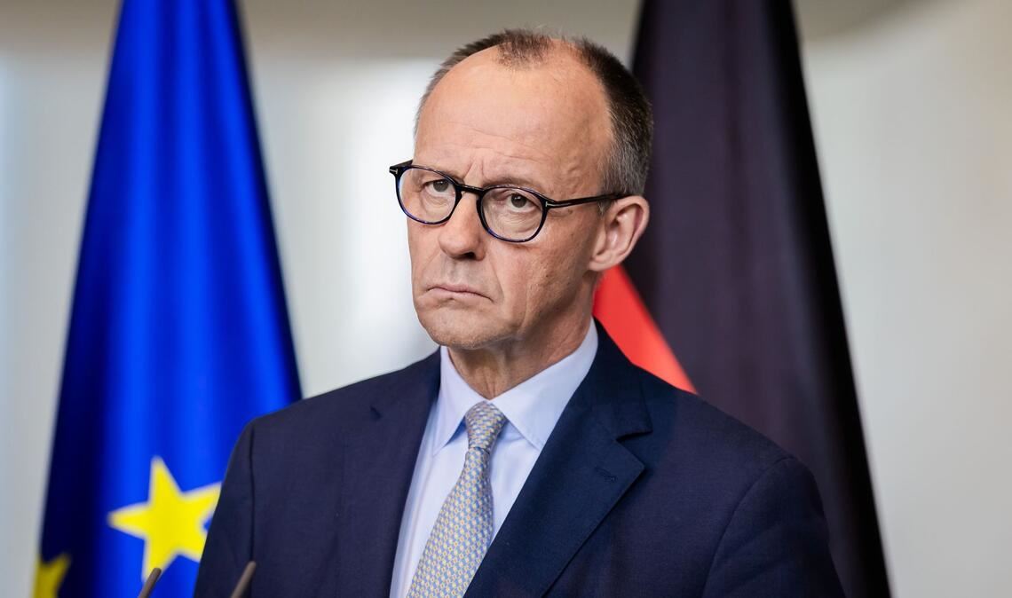 Bundeskanzler Merz gehört zu denen, die die Angriffe des Iran verurteilen.