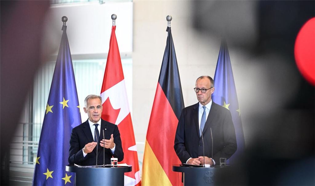 Bundeskanzler Merz wirft dem russischen Präsidenten Putin eine Verzögerungsstrategie bei der Suche nach Frieden für die Ukraine vor.