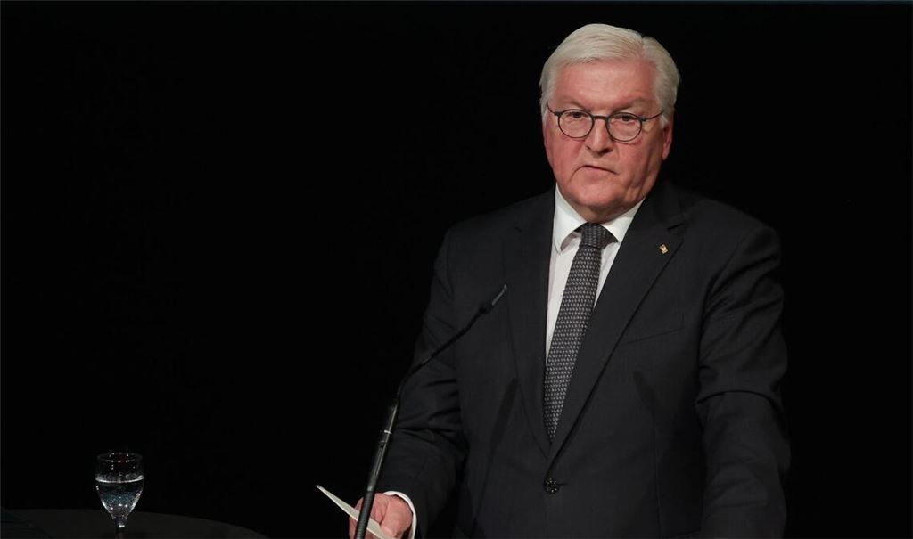 Bundespräsident Frank-Walter Steinmeier spricht bei der Gedenkfeier zum 30. Jahrestag des Solinger Brandanschlags.