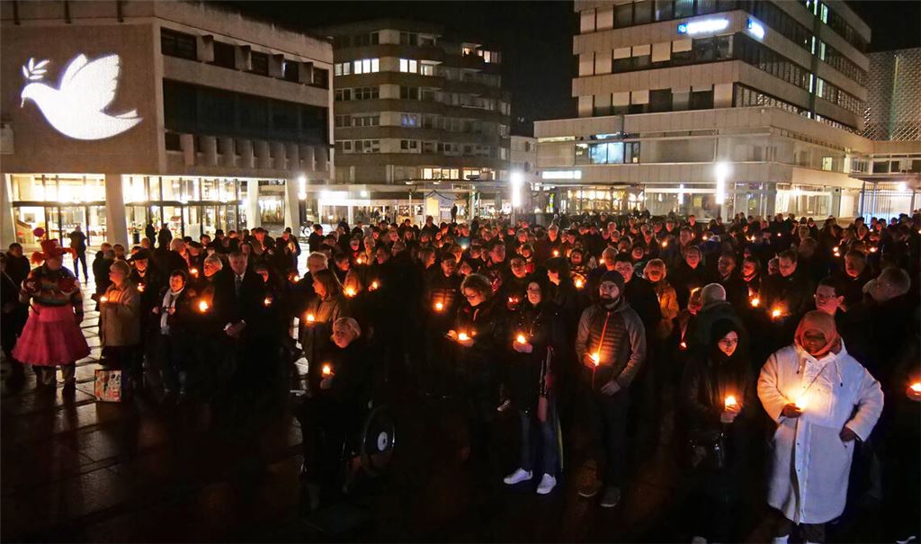 Bundestagswahl zwischen Gedenkfeiern, Kundgebungen und einem als „Mahnwache“ getarnten Fackelaufmarsch – wird so der 23. Februar in Pforzheim aussehen? Fotos: Archiv