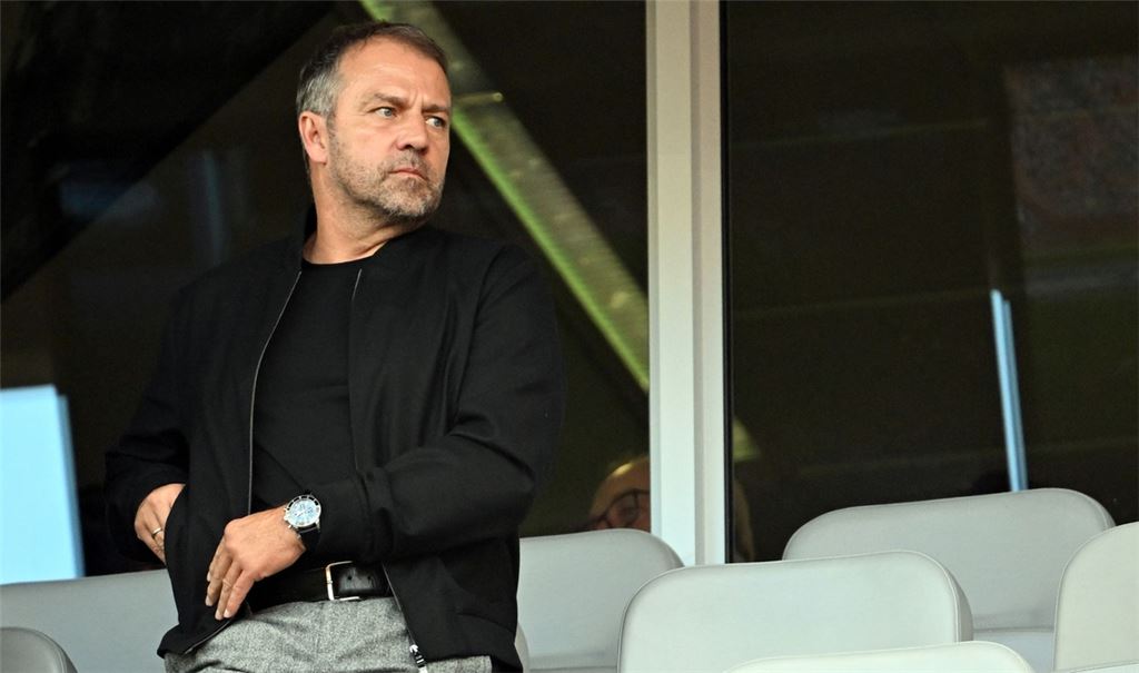 Bundestrainer Hansi Flick zu Besuch im Stadion.