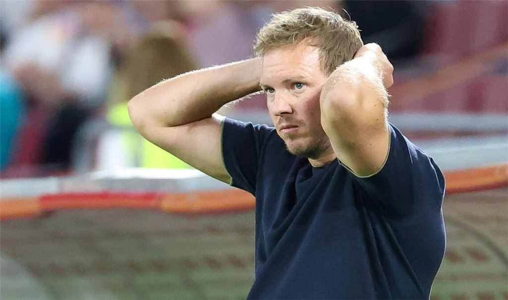 Bundestrainer Julian Nagelsmann hat Probleme mit seiner Defensive.