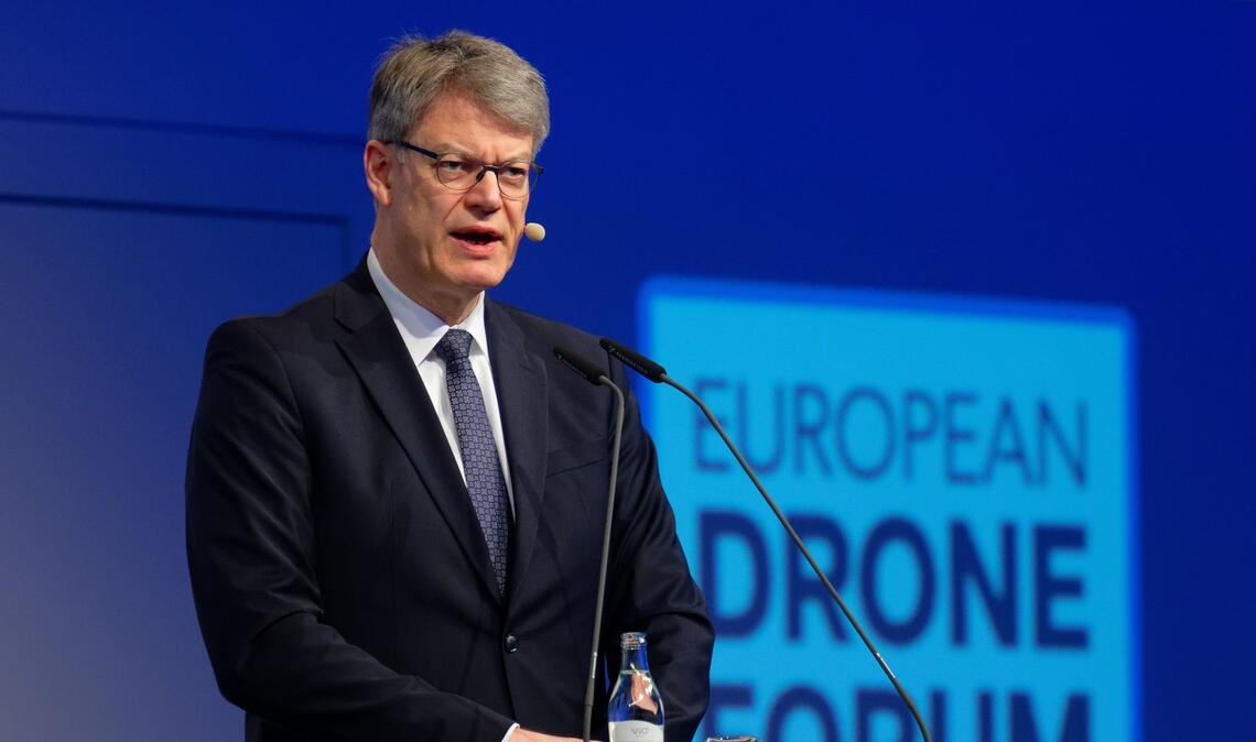 Bundesverkehrsminister Patrick Schnieder (CDU) möchte bald einen Gesetzentwurf zum Drohneneinsatz vorlegen.