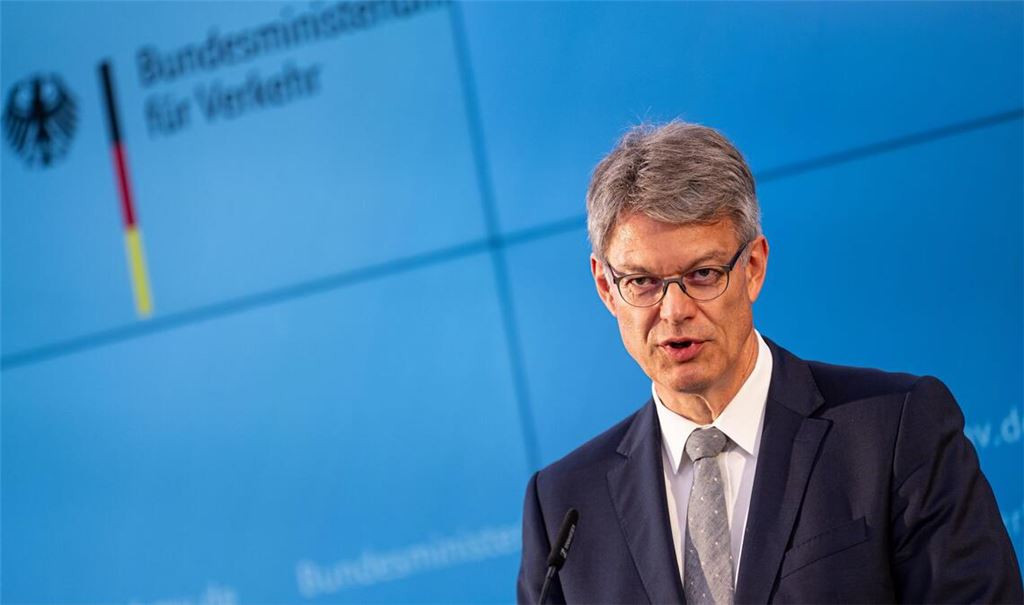 Bundesverkehrsminister Schnieder ist zuversichtlich, bald einen neuen Bahnchef beziehungsweise eine neue Bahnchefin präsentieren zu können.