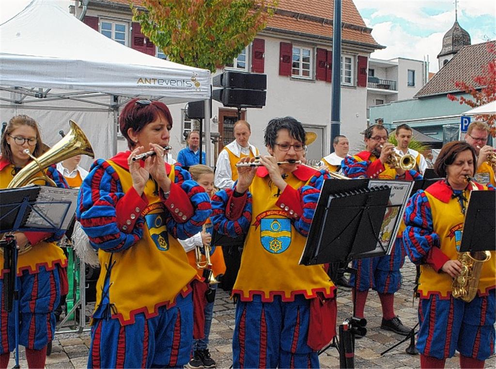 Herbstmarkt zieht Besucher in Scharen an