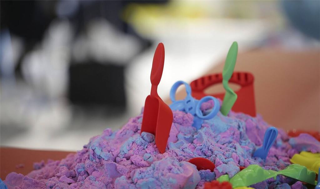 Bunter Spielsand aus China kann krebserregendes Asbest enthalten.