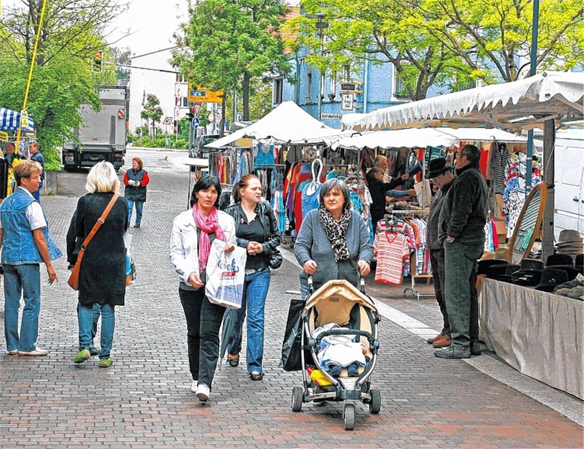 Buntes Angebot auf dem Kelter- und Konrad-Adenauer-Platz.