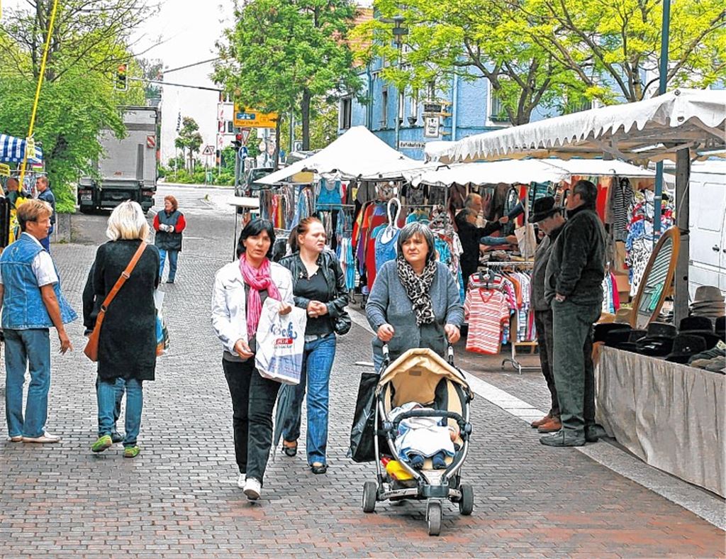 Buntes Angebot auf dem Kelter- und Konrad-Adenauer-Platz.