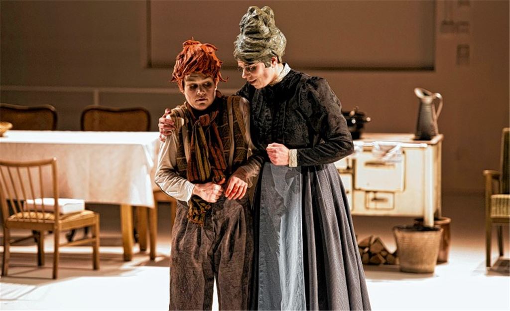 Buntes Angebot bei den Theatertagen in Pforzheim: Das Theater Aalen gastiert mit seiner Uraufführung von „Muttersohn/Poil de Carotte“ von Jules Renard.