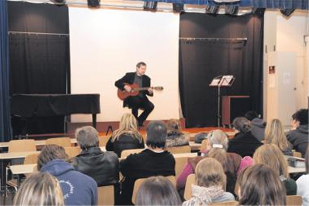 Burkhard Engel singt und reimt. Foto: md