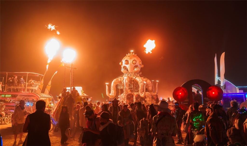 "Burning Man" zieht mittlerweile auch zahlreiche Promis und Superreiche an.