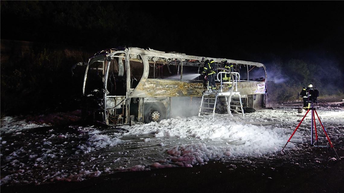 910_0008_180267_myro_Bus_ausgebrannt_A8