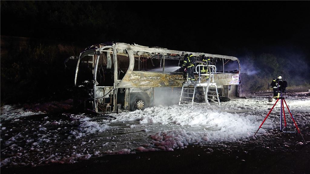 910_0008_180267_myro_Bus_ausgebrannt_A8