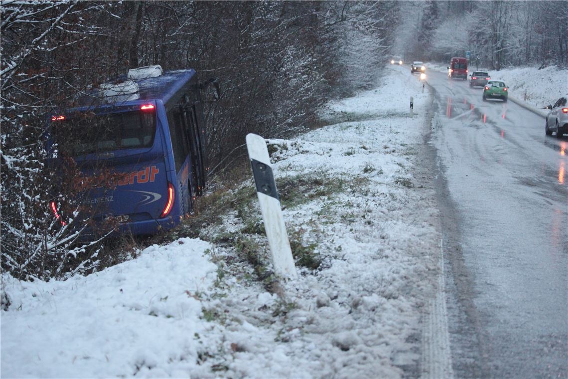 lh Unfall Schulbus Erster Schnee 2017 (4)