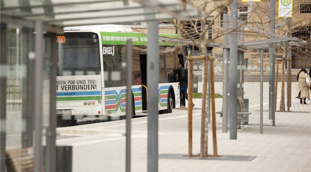 Busunternehmen sorgen für Mobilität und sollen die Verkehrswende einläuten, allerdings ächzen die Betreiber des Linienverkehrs unter großen Problemen. Archivfoto: Fotomoment