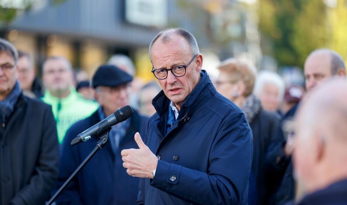 Merz: Keine AfD-Zusammenarbeit mit mir als Parteichef CDU-Chef Merz zieht eine rote Linie: Mit ihm als Parteivorsitzenden gibt es keine Zusammenarbeit mit der AfD.