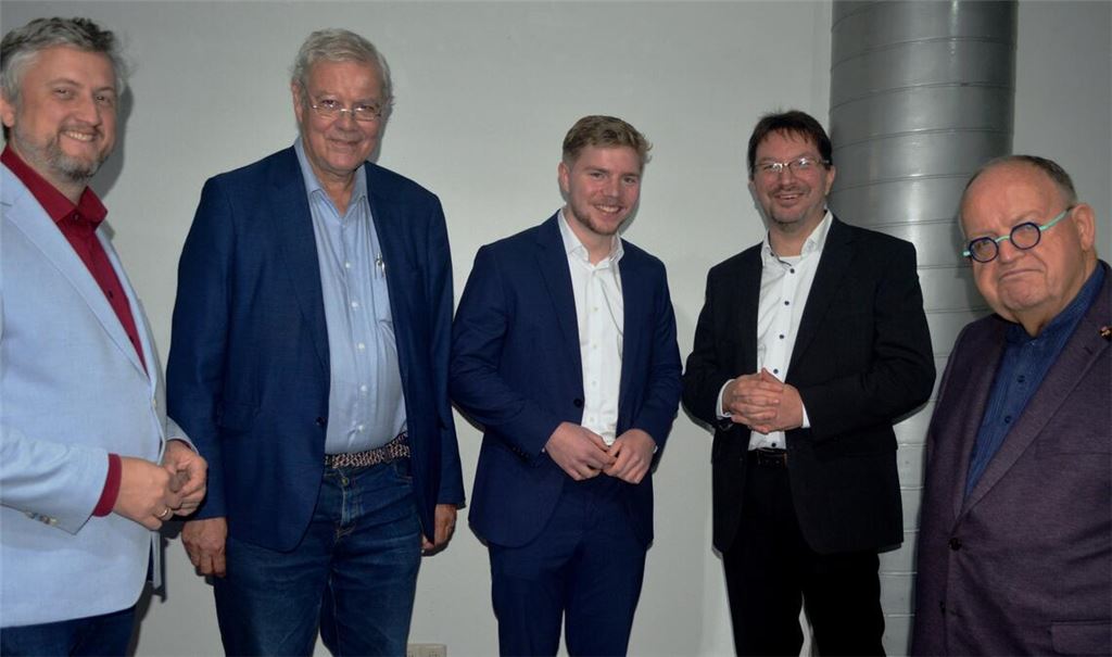 CDU-Kreisvorsitzender Martin Gegenheimer (v.li.), CDU-Stadtverbands-Vorsitzender Dr. Peter Napiwotzky, CDU-Landtagswahlkandidat Nico Gunzelmann, Referent Dr. Michael Blume und CDU-Gemeinderatsfraktionsvorsitzender Günter Bächle. Foto: Stahlfeld