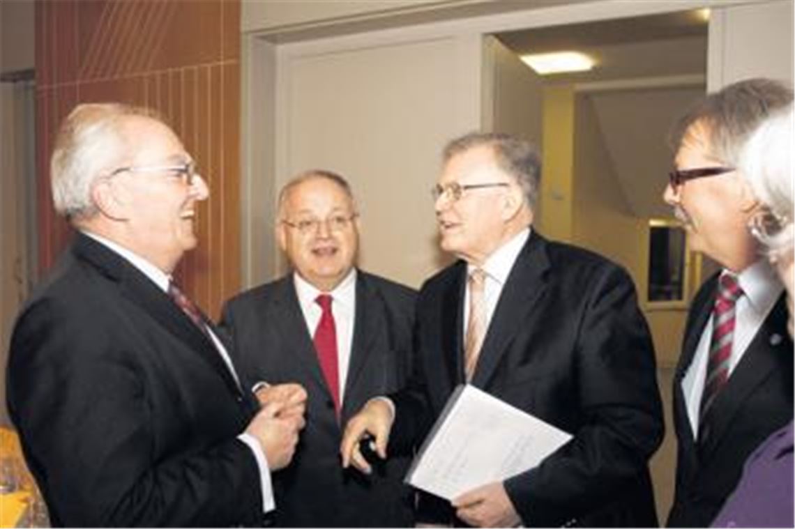 CDU-Politiker-Treffen (v. li.): Landtagsabgeordneter Winfried Scheuermann, Günter Bächle, der für den Landtag kandidieren möchte, und der frühere Ministerpräsident Erwin Teufel. Foto: Tilo Keller