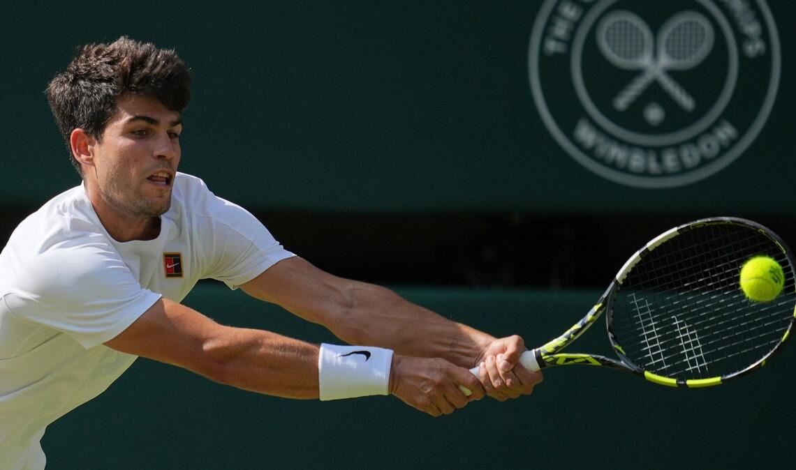 Carlos Alcaraz wird nicht beim Turnier in Wimbledon aufschlagen. (Archivbild)