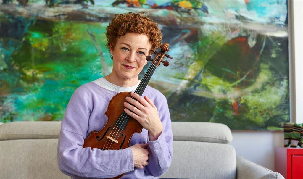 Carolin Widmann hatte Angst um ihr wertvolles Instrument. Nun hat die Lufthansa die Regel für kleine Instrumente geändert.