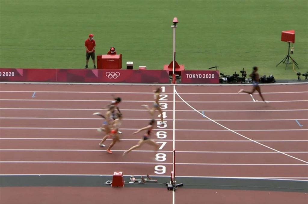 Carolina Krafzik läuft auf der fünften Bahn. Foto: Screenshot Sportschau