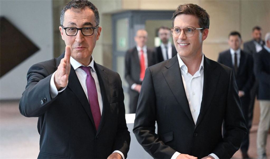Cem Özdemir (Grüne) und Manuel Hagel (CDU) verhandeln einen Koalitionsvertrag für die neue Landesregierung.