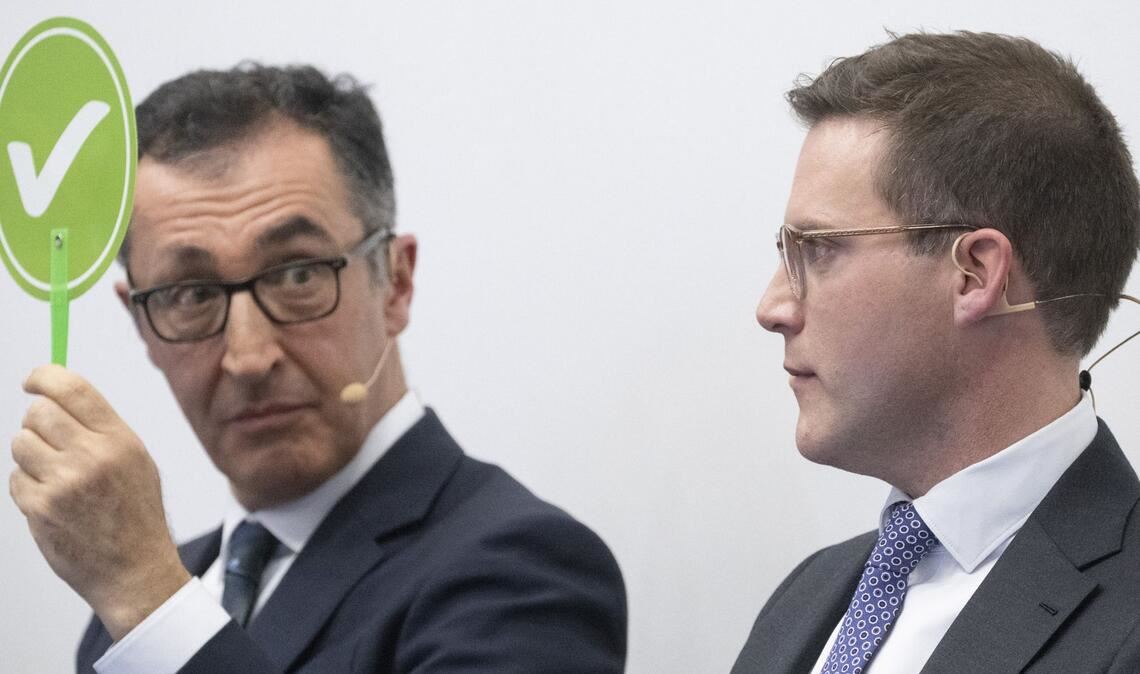 Cem Özdemir liegt mit den Grünen laut Hochrechnungen vor Manuel Hagel und der CDU. (Archivfoto)