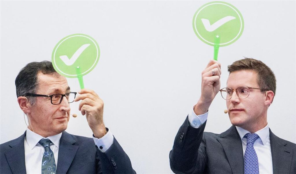 Cem Özdemir (links) und Manuel Hagel –  in Wirtschaftsfragen oftmals einig, wie hier vor der Landtagswahl auf einer Veranstaltung von BWIHK demonstriert.