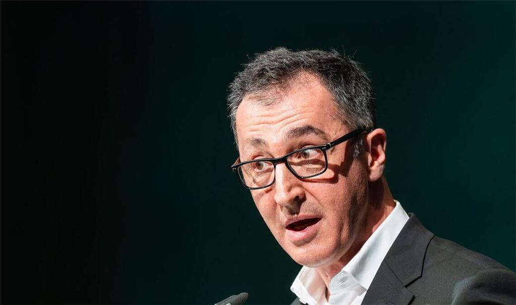 Cem Özdemir spricht in einem Interview Klartext.