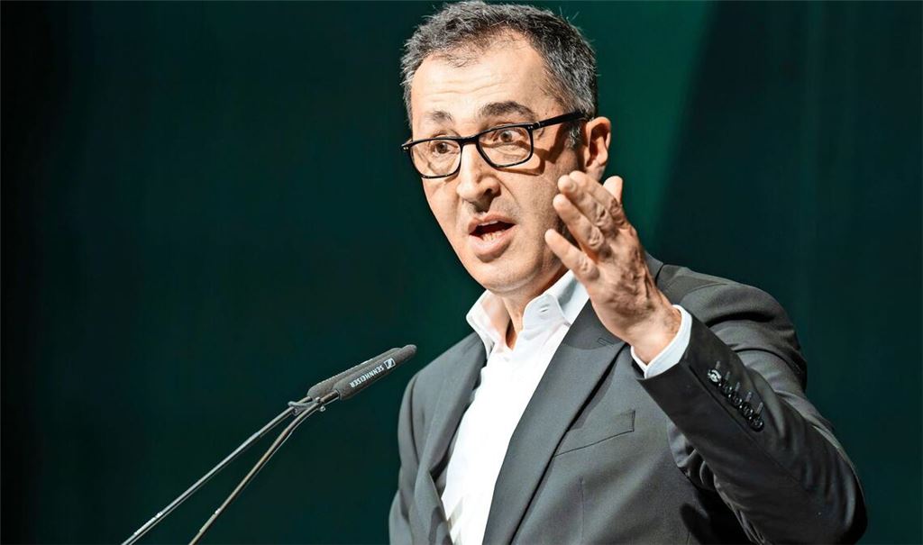 Cem Özdemir warnt davor, dass fossile Energien Deutschland abhängig machen (Archivbild).