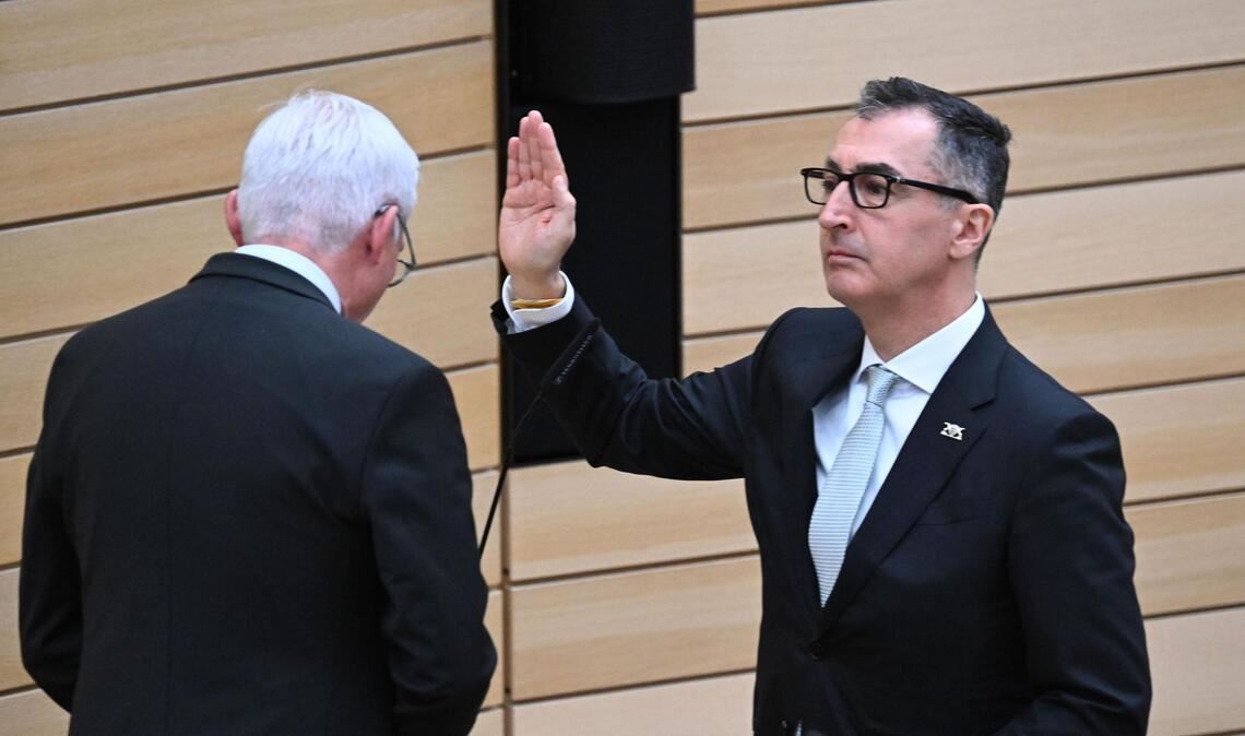 Cem Özdemir wird vereidigt.