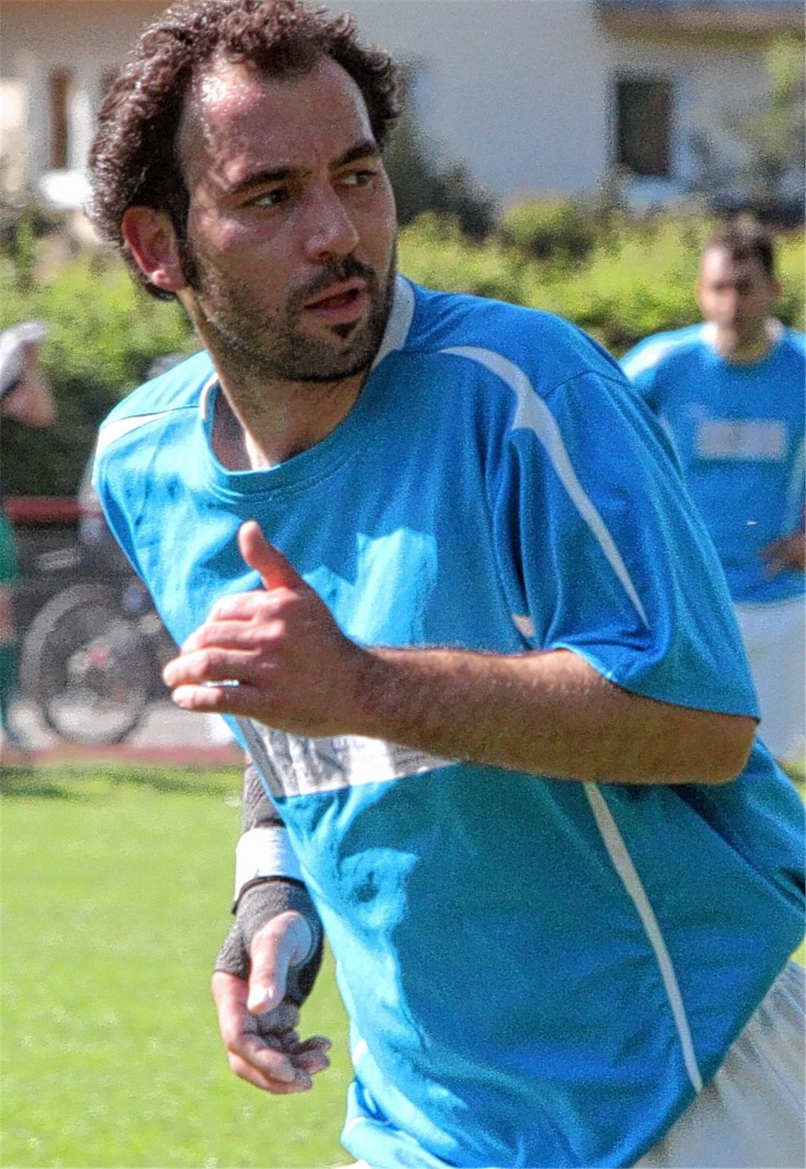 Cengiz Kilic und der TSV Mühlhausen (li.) haben in der Tabelle nur wenig Vorsprung vor Ralph Augenstein mit dem TSV Großglattbach (Mitte) und dem SV Sternenfels von Imam Özalp (re.). Fotos: Eigner