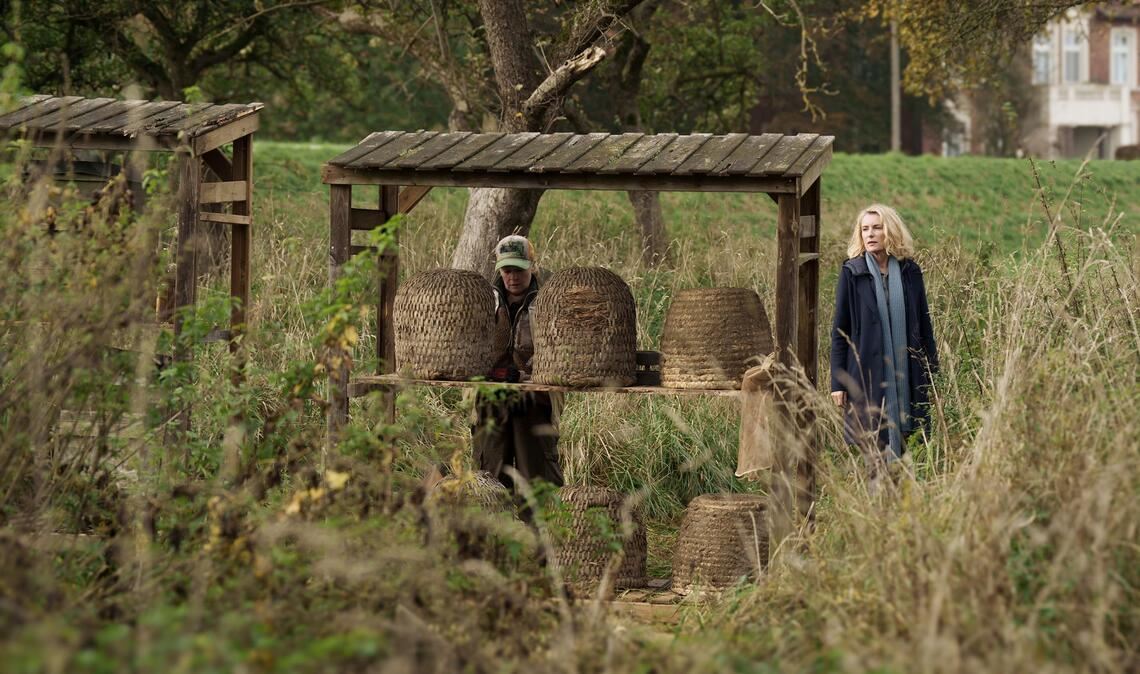 Charlotte Lindholm (Maria Furtwängler) fühlt Biohof-Inhaberin Marlies Feldhusen (Lina Wendel) auf den Zahn.